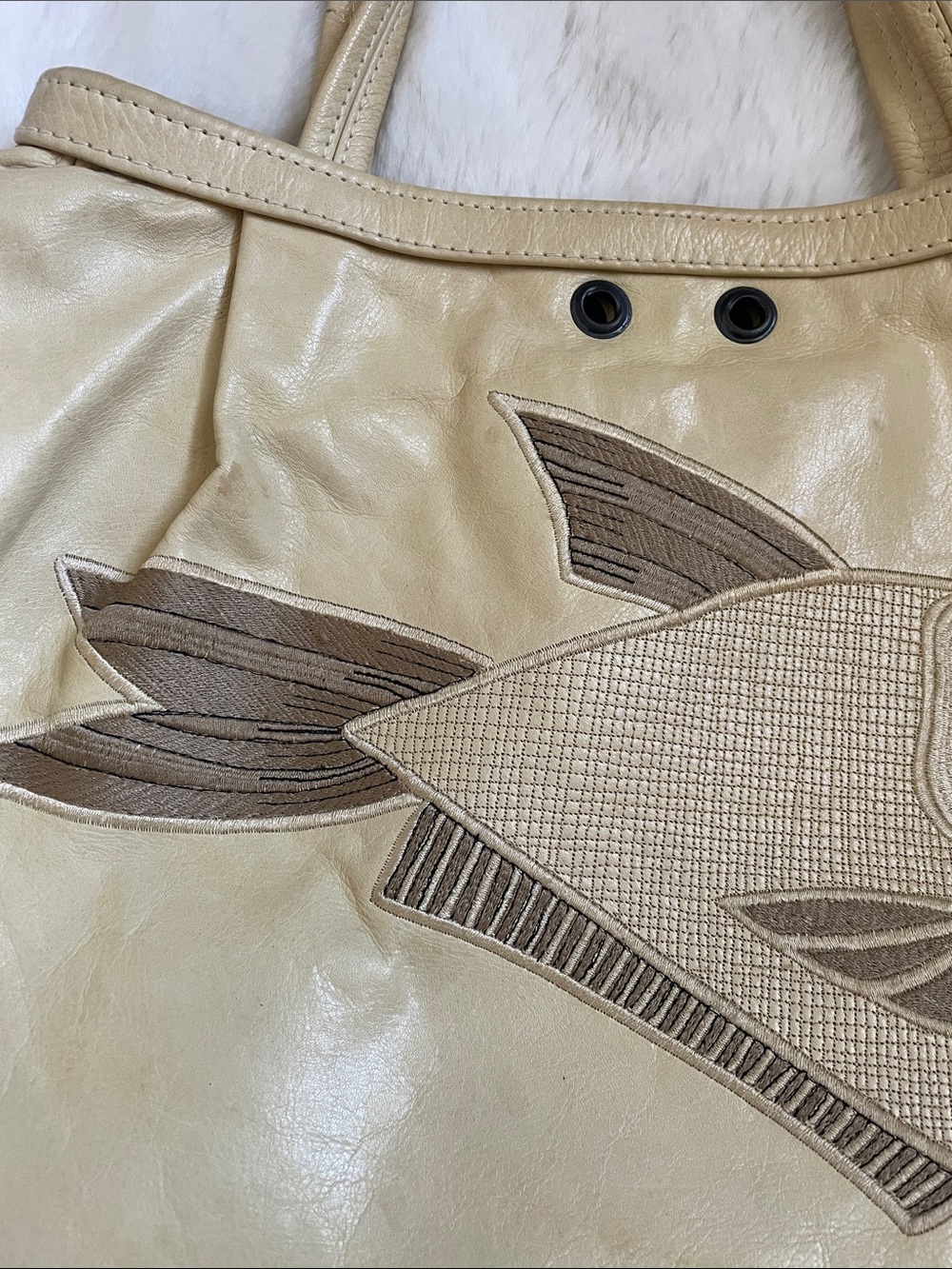 R&Y Augousti Cream Shoulder Bag with Fish Appliqué embroidered - Picture 5 of 10